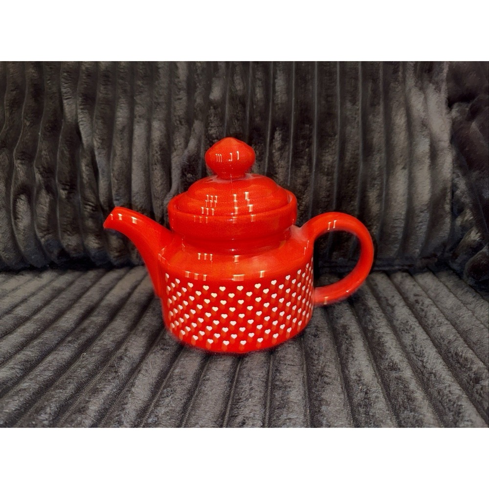 Vintage WAECHTERSBACH W. GERMANY Tea Pot Red With White Hearts - 1 Chip Inside‎